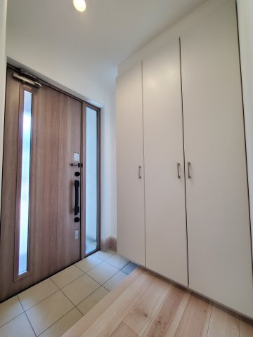 三郷市　小谷堀　新築戸建　全1棟の玄関|シンプルで使いやすい玄関です