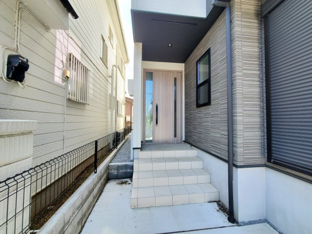三郷市　小谷堀　新築戸建　全1棟の玄関|ゆったりとした玄関です