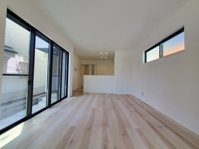 三郷市　小谷堀　新築戸建　全1棟の居間・リビング|こちらの居間で趣味の時間をお楽しみください