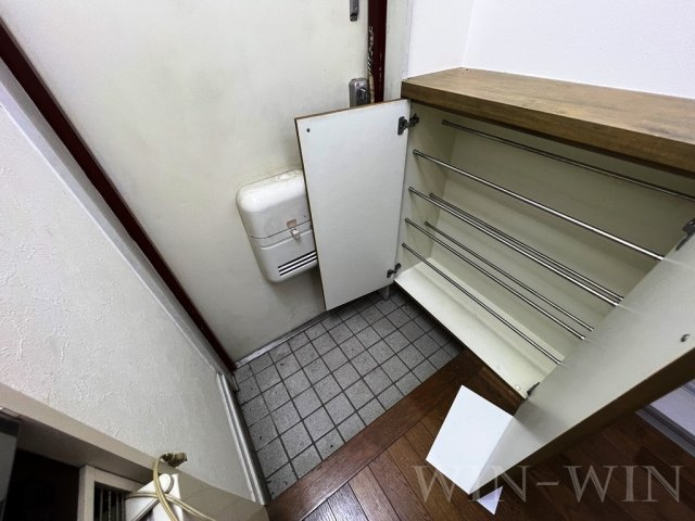 レリブ仁連木の玄関