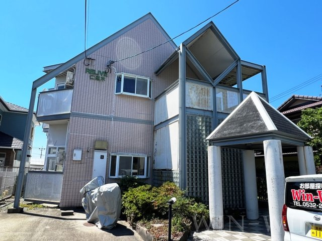 レリブ仁連木のエントランス