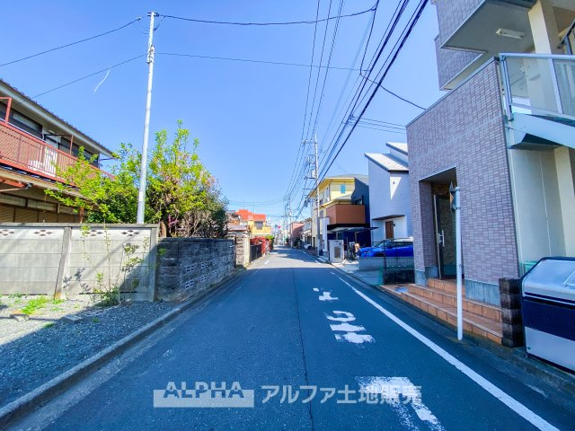 立川市錦町の外観|前面道路は5.5ｍと広く、交通量は少ない落ち着いた住環境が魅力。建築計画の立てやすいエリアです。