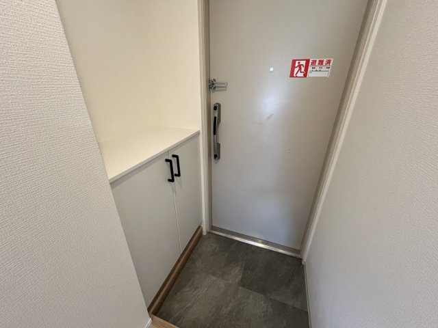 １４階ほどの高さある部屋って、ありそうで無くないですか？【ヴェルドミール磯子】の玄関|落ち着いた玄関です