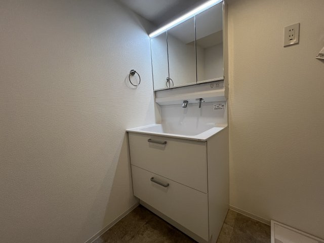 １４階ほどの高さある部屋って、ありそうで無くないですか？【ヴェルドミール磯子】の独立洗面台|朝の身支度には欠かせない独立洗面化粧台