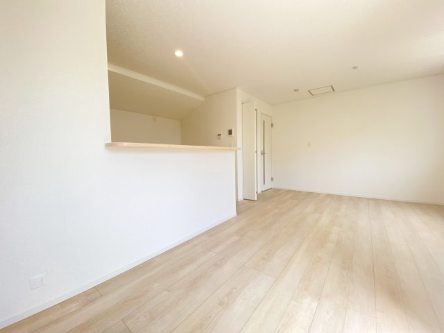 『八王子市新築戸建て』八王子市大和田町7-3【仲介手数料無料】　２５期の居間・リビング|仲介手数料無料～八王子ひなた不動産～八王子市大和田町　新築戸建て