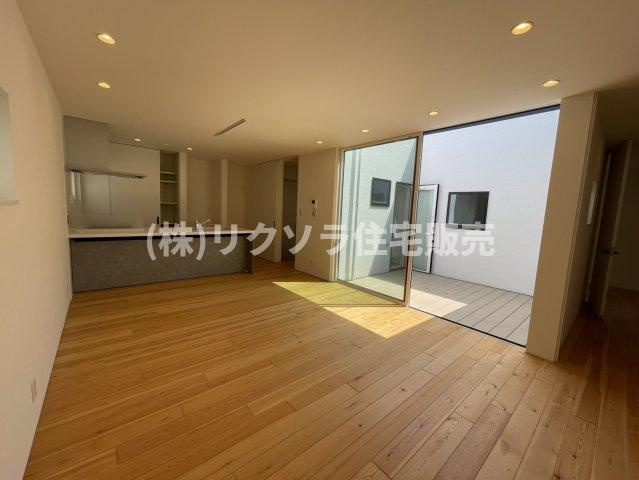 八幡三反長　未入居一戸建ての居間・リビング|リビング16.6帖
■物件内覧・資金計画相談・住宅ローン相談、リフォーム相談、お問合せ受付中■
※当日・翌日のご内覧、ご相談はお電話でのお問合せがスムーズです！