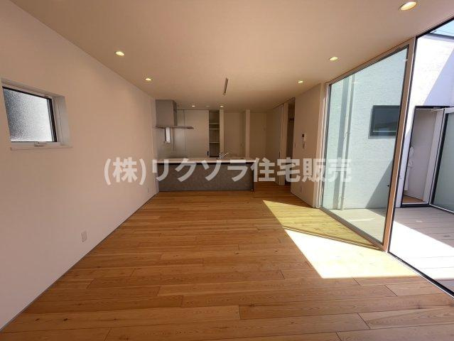 八幡三反長　未入居一戸建ての居間・リビング|リビング16.6帖
■物件内覧・資金計画相談・住宅ローン相談、リフォーム相談、お問合せ受付中■
※当日・翌日のご内覧、ご相談はお電話でのお問合せがスムーズです！