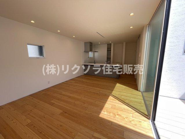 八幡三反長　未入居一戸建ての居間・リビング|リビング16.6帖
■物件内覧・資金計画相談・住宅ローン相談、リフォーム相談、お問合せ受付中■
※当日・翌日のご内覧、ご相談はお電話でのお問合せがスムーズです！