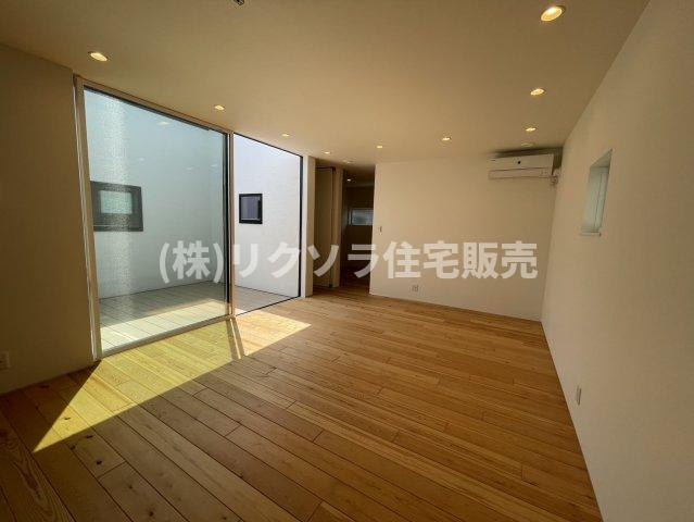 八幡三反長　未入居一戸建ての居間・リビング|リビング16.6帖
■物件内覧・資金計画相談・住宅ローン相談、リフォーム相談、お問合せ受付中■
※当日・翌日のご内覧、ご相談はお電話でのお問合せがスムーズです！