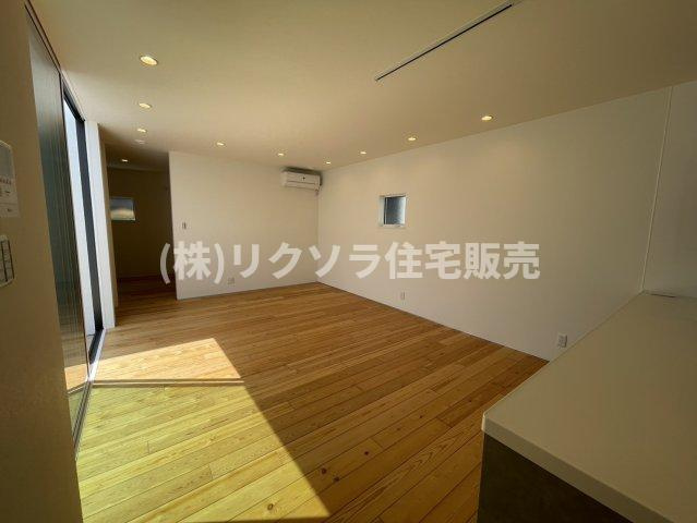 八幡三反長　未入居一戸建てのダイニング|リビング16.6帖
■物件内覧・資金計画相談・住宅ローン相談、リフォーム相談、お問合せ受付中■
※当日・翌日のご内覧、ご相談はお電話でのお問合せがスムーズです！