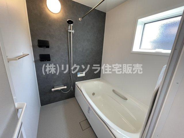 八幡三反長　未入居一戸建ての浴室|浴室乾燥機付き　1坪タイプ
■物件内覧・資金計画相談・住宅ローン相談、リフォーム相談、お問合せ受付中■
※当日・翌日のご内覧、ご相談はお電話でのお問合せがスムーズです！