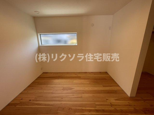 八幡三反長　未入居一戸建ての洋室|洋室5.4帖　ウォークインクローゼット付き
■物件内覧・資金計画相談・住宅ローン相談、リフォーム相談、お問合せ受付中■
※当日・翌日のご内覧、ご相談はお電話でのお問合せがスムーズです！