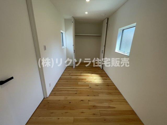 八幡三反長　未入居一戸建ての子供部屋|洋室10.0帖　仕切りを作り、2部屋としても使用可
■物件内覧・資金計画相談・住宅ローン相談、リフォーム相談、お問合せ受付中■
※当日・翌日のご内覧、ご相談はお電話でのお問合せがスムーズです！