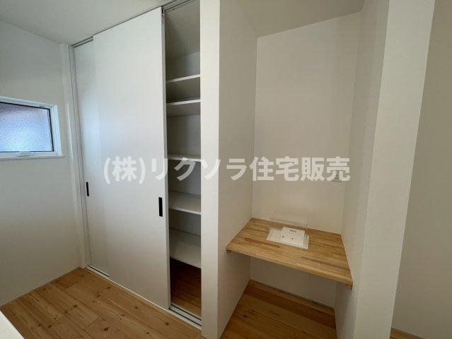 八幡三反長　未入居一戸建ての収納|キッチン内　パントリー
■物件内覧・資金計画相談・住宅ローン相談、リフォーム相談、お問合せ受付中■
※当日・翌日のご内覧、ご相談はお電話でのお問合せがスムーズです！