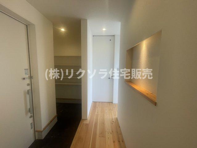 八幡三反長　未入居一戸建ての内装|玄関内部
■物件内覧・資金計画相談・住宅ローン相談、リフォーム相談、お問合せ受付中■
※当日・翌日のご内覧、ご相談はお電話でのお問合せがスムーズです！