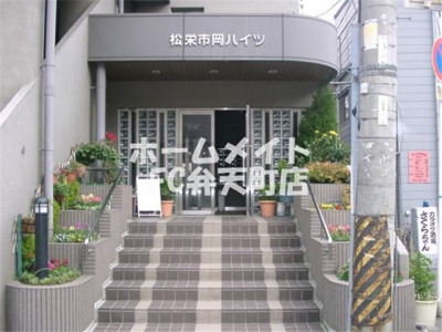 【エントランス】 | 松栄市岡ハイツ | ゆとりのあるエントランスです