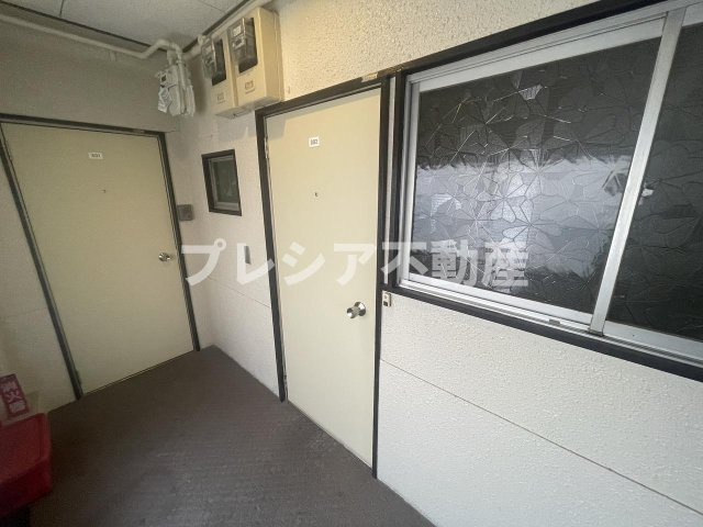 サンエイ第一ビルの玄関