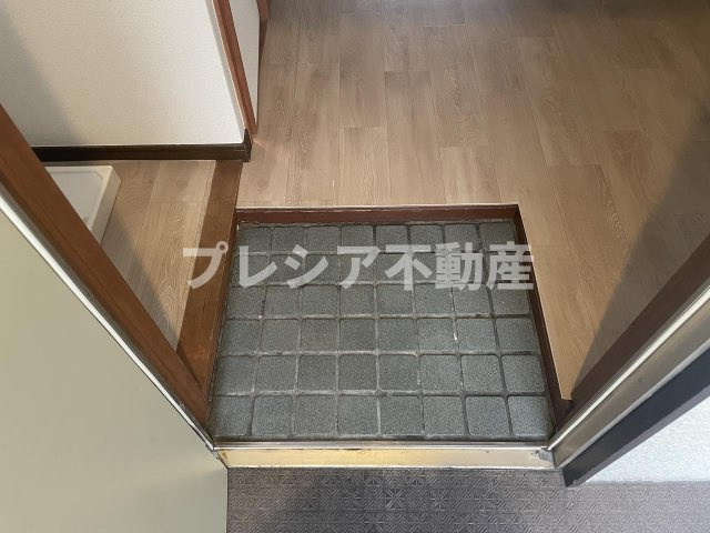 サンエイ第一ビルの玄関