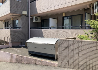 【設備】 | ヴァンハウス相武台 | 共有部分は、住民なら誰もが使える設備のこと。例えば駐車場やエレベーター、インターネット設備、セキュリティ設備などがあります。他にも、マンションの廊下・外部階段やエントランス・ゴミ置き場などがあります。