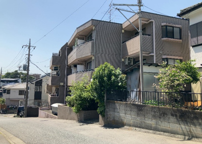 【現況写真】 | ヴァンハウス相武台 | 景色重視でお家選ぶをするとスーパーが遠い！学校が遠い！など生活をするうえで利便性で困ることもあります。まず一度現地を見学する際に、周辺の施設などがあるかを確認し、暮らし始めた後のことを想像しましょう。