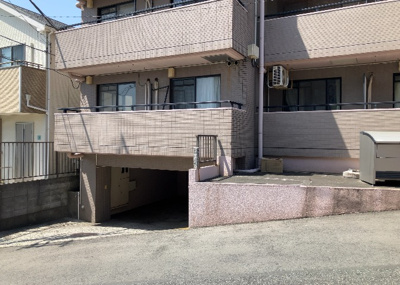 【構造・工法・仕様】 | ヴァンハウス相武台 | ＲＣ造、Reinforced Concreteは直訳すると補強されたコンクリートです。主に柱や梁・床・壁が鉄筋とコンクリートで構成おり、鉄筋を組んだ型枠にコンクリートを流し込んで固めたものを指します。