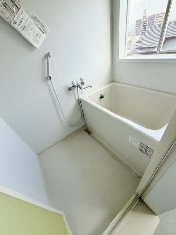 亀甲ビルテナントの浴室