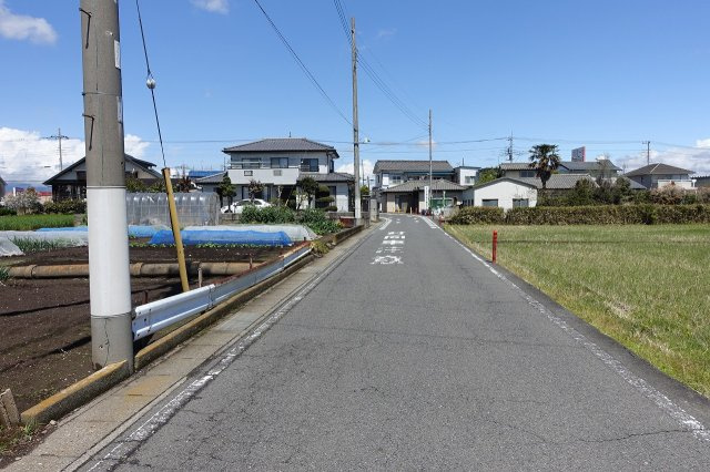高崎市西島町　売地の前面道路含む現地写真|東側道路を南から北方向