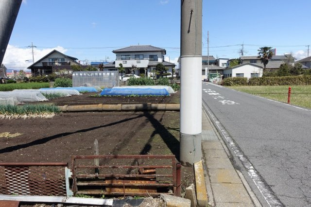 高崎市西島町　売地の外観|東側境界を南から北方向