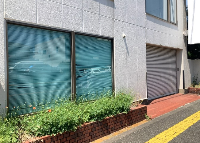 【外観】 | 現地に行くなら、物件の周囲の地形がどうなっているかを見ることも大切です。周辺より低くなっている土地では、大雨などで水が集まりやすいため、地盤が弱くなっているということも考えられるため、注意が必要です。