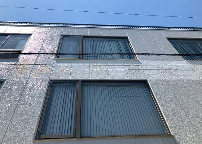 【外観】 | 人が暮らすうえで日光は大切な要素となります。日当たりの良さは譲れないポイントですね。併せて近くに大きな建築物の建築予定がないか、あるいはそれが可能な土地が近くにないか事前に確認することもお勧めします。