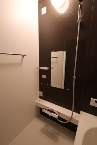 《仲介手数料無料》南区内谷２丁目14-21-2(全1戸)新築一戸建てケイアイスタイルの浴室|撮影日 2025年9月7日 13:15 晴れ