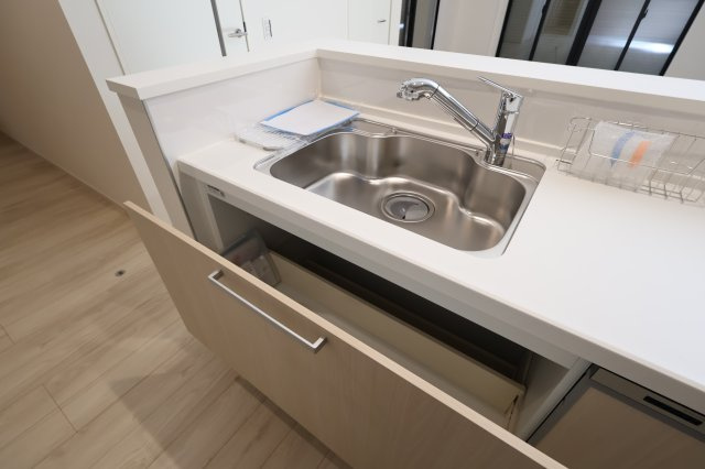 《仲介手数料無料》南区内谷２丁目14-21-2(全1戸)新築一戸建てケイアイスタイルのキッチン|撮影日 2025年9月7日 13:15 晴れ