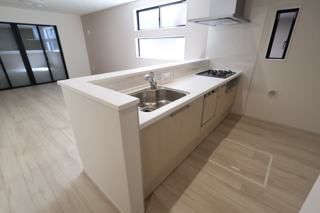 《仲介手数料無料》南区内谷２丁目14-21-2(全1戸)新築一戸建てケイアイスタイルのキッチン|撮影日 2025年9月7日 13:15 晴れ