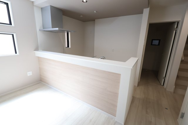 《仲介手数料無料》南区内谷２丁目14-21-2(全1戸)新築一戸建てケイアイスタイルのキッチン|撮影日 2025年9月7日 13:15 晴れ