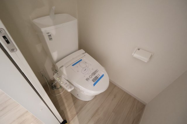 《仲介手数料無料》南区内谷２丁目14-21-2(全1戸)新築一戸建てケイアイスタイルのトイレ|撮影日 2025年9月7日 13:15 晴れ