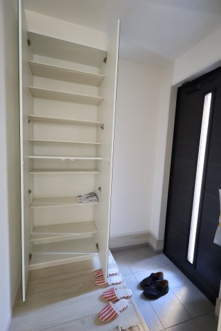 《仲介手数料無料》南区内谷２丁目14-21-2(全1戸)新築一戸建てケイアイスタイルの玄関|撮影日 2025年9月7日 13:15 晴れ