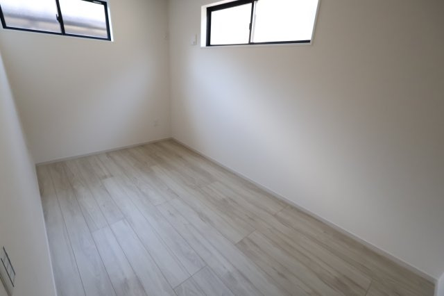 《仲介手数料無料》南区内谷２丁目14-21-2(全1戸)新築一戸建てケイアイスタイルの洋室|撮影日 2025年9月7日 13:15 晴れ