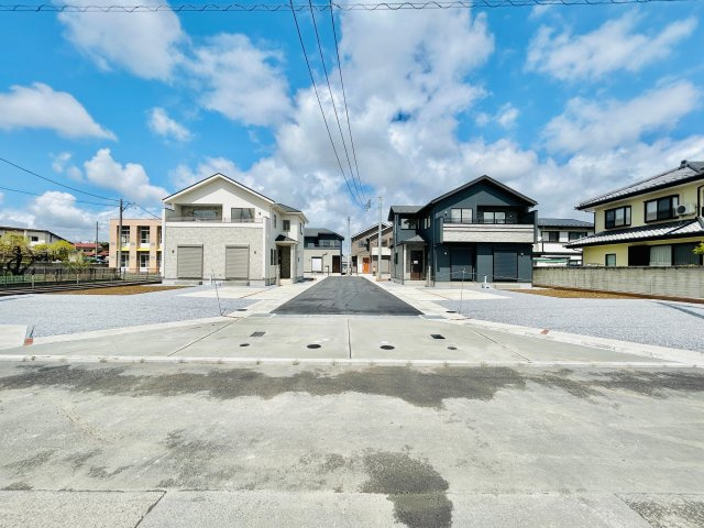 桐生市広沢町１丁目の前面道路含む現地写真|敷地内なので駐車も楽々♪