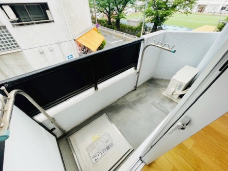 谷田貝ビルのバルコニー