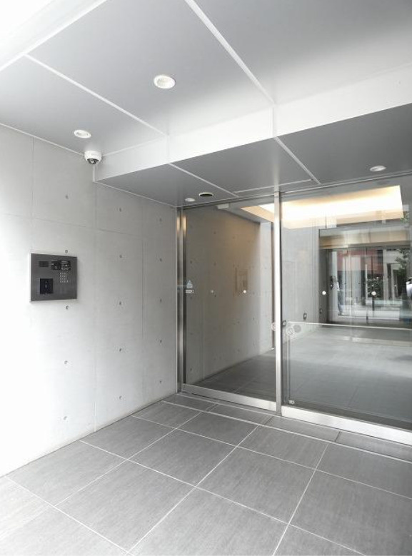 セントラルプレイス新宿御苑前のエントランス|セントラルプレイス新宿御苑前