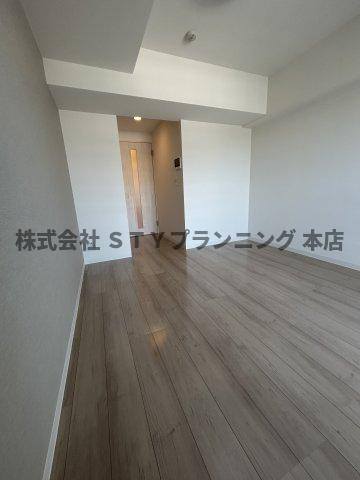 仲介手数料０円！NEUA　NARUMIの居間・リビング