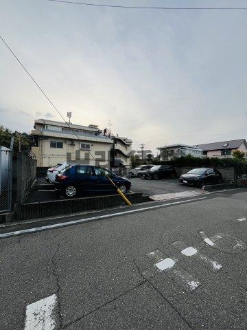 仲介手数料0円！梅森坂マンションの駐車場