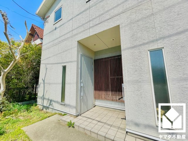 八幡市美濃山宮ノ背の玄関