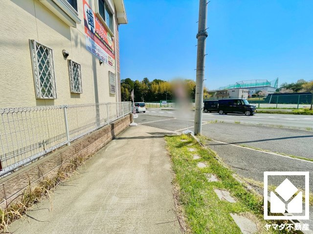 八幡市美濃山宮ノ背の前面道路含む現地写真