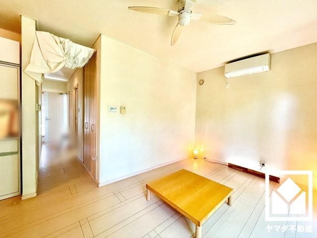 八幡市美濃山宮ノ背の居間・リビング