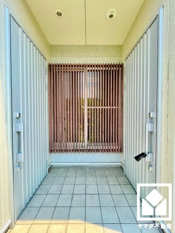 八幡市美濃山宮ノ背の玄関