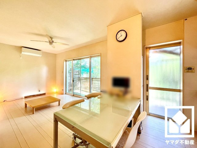 八幡市美濃山宮ノ背の居間・リビング