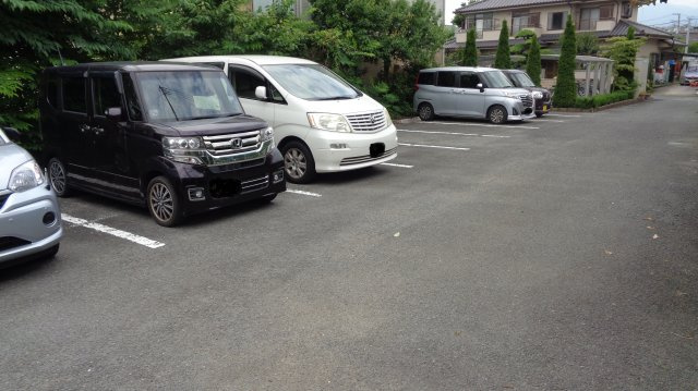 ウエルネスの駐車場