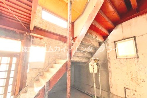 ＩＳＥ伊勢住宅栄橋町の内装|階段部分です☆