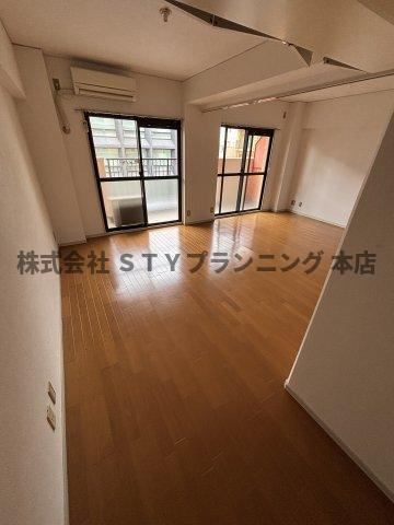 仲介手数料０円！ライオンズマンショングリーン久屋大通の居間・リビング